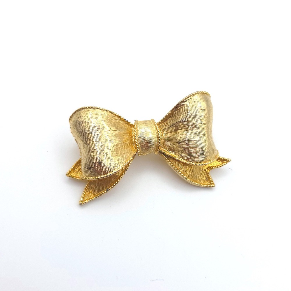 Vintage Gold Tone Textured Bow Brooch Pin Rope Trim Detail Classic Style